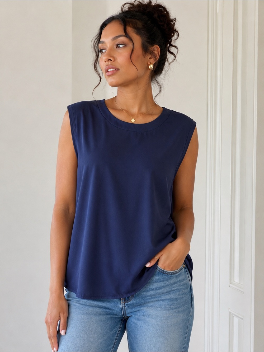 Anne Klein Women’s Navy Sleeveless Blouse Top. Size: XL